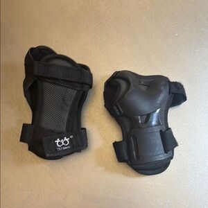 Kids Black Protective Gear Set